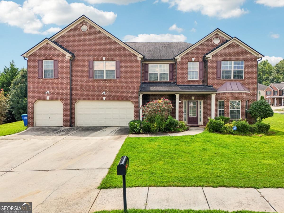 Stunning 5BR/4BA, 5,415 sq. ft. home on a corner lot in Fairburn! Features gleaming hardwood floors, floor-to-ceiling windows & a 3-car garage. Chef's kitchen offers a huge island & SS appliances. All secondary baths renovated w/ custom tile & walk-in showers. Luxurious primary suite w/ spa bath, oversized shower & soaking tub. Bright, open floorplan w/ modern updates throughout.