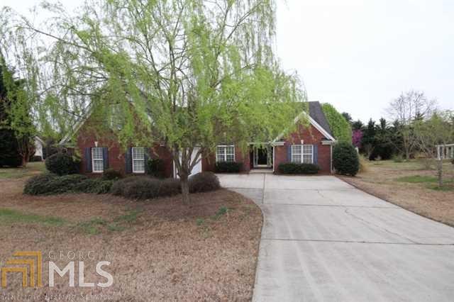 Great 4 Bedroom / 2 Full Bath Ranch Home in Move Condition with New Paint, New Floors, Great Harbins Community. A Must See!