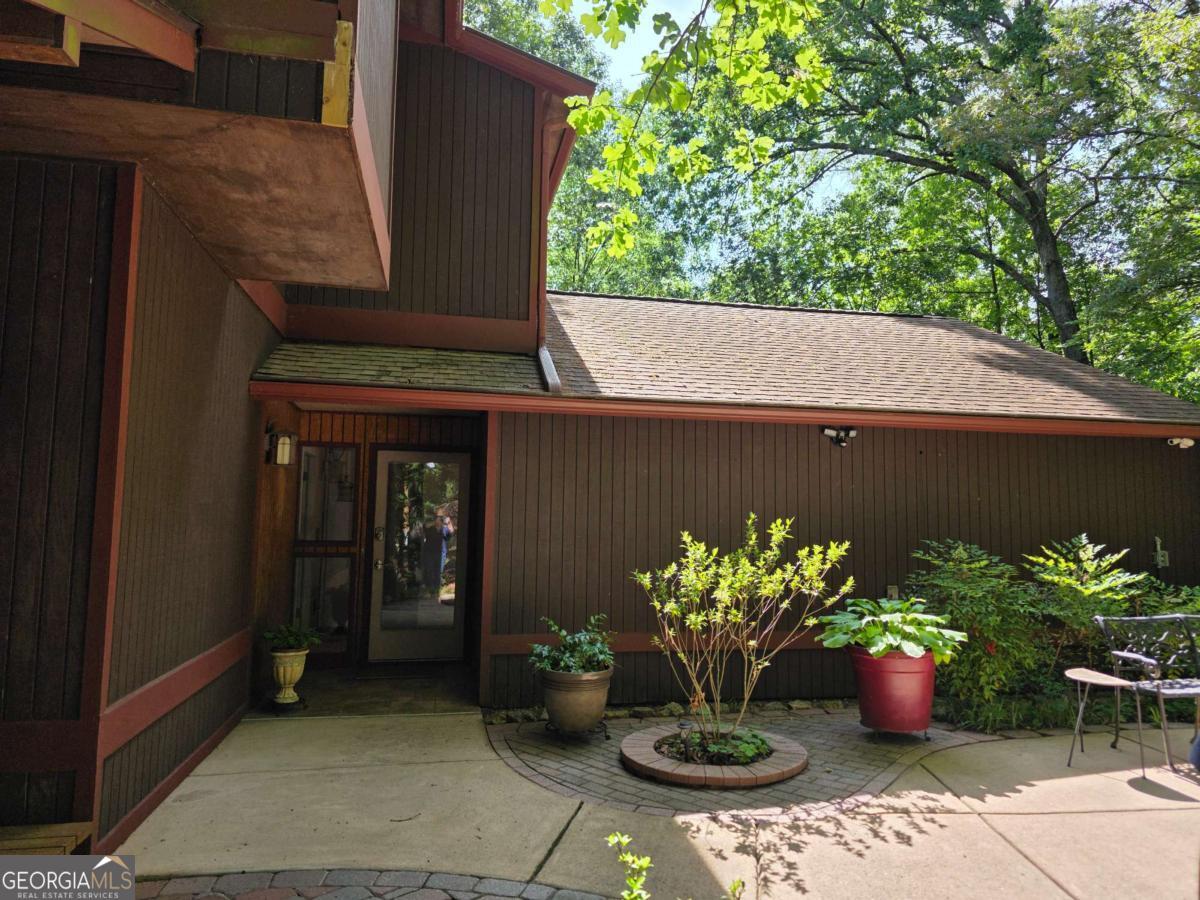 406 Vivian WAY