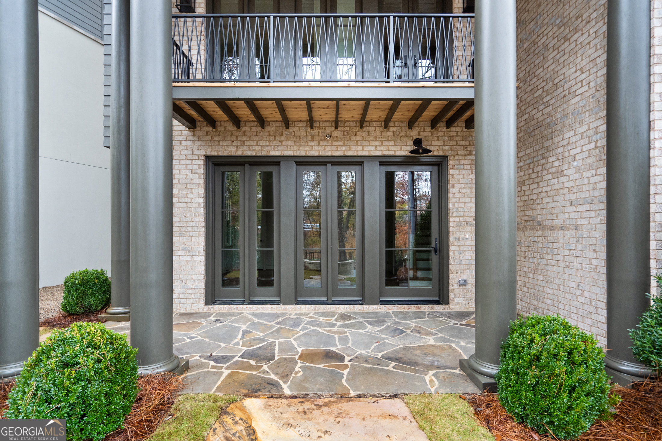 92 Sheridan DR