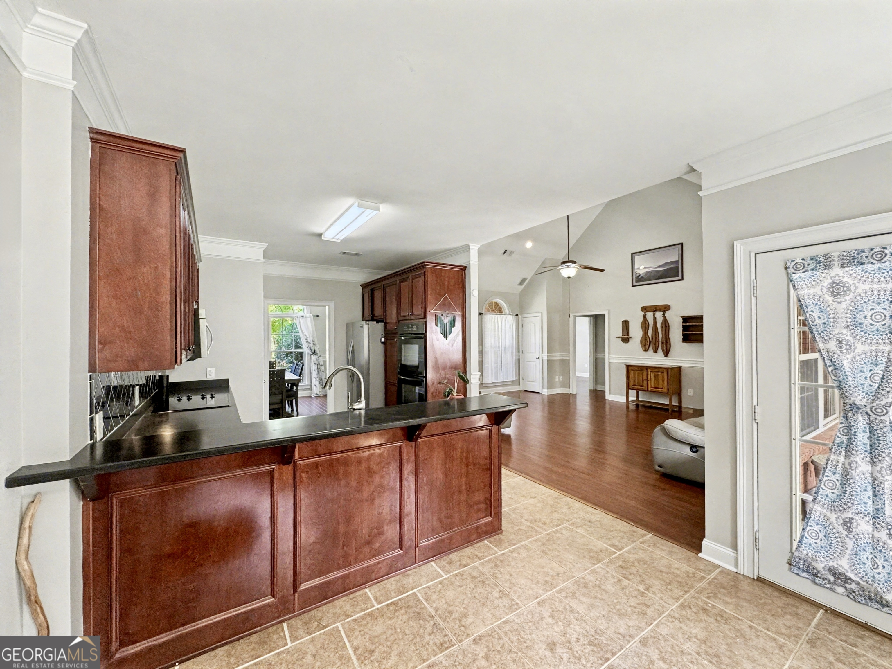 384 Lakemere LN NW