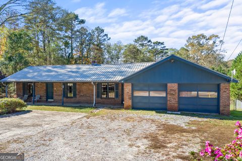 A home in Toccoa