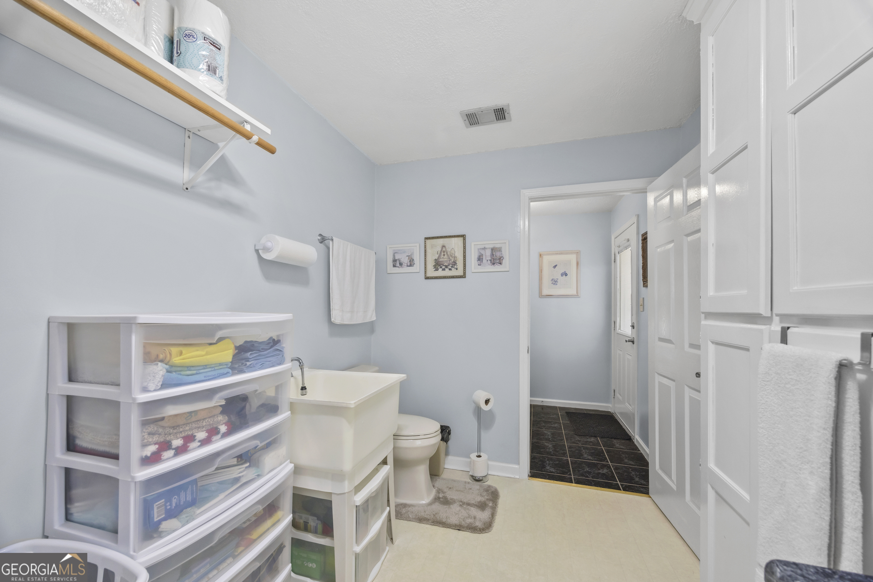 Toccoa, Georgia 30577, United States, 3 Bedrooms Bedrooms, ,3 BathroomsBathrooms,Residential,Active,174913