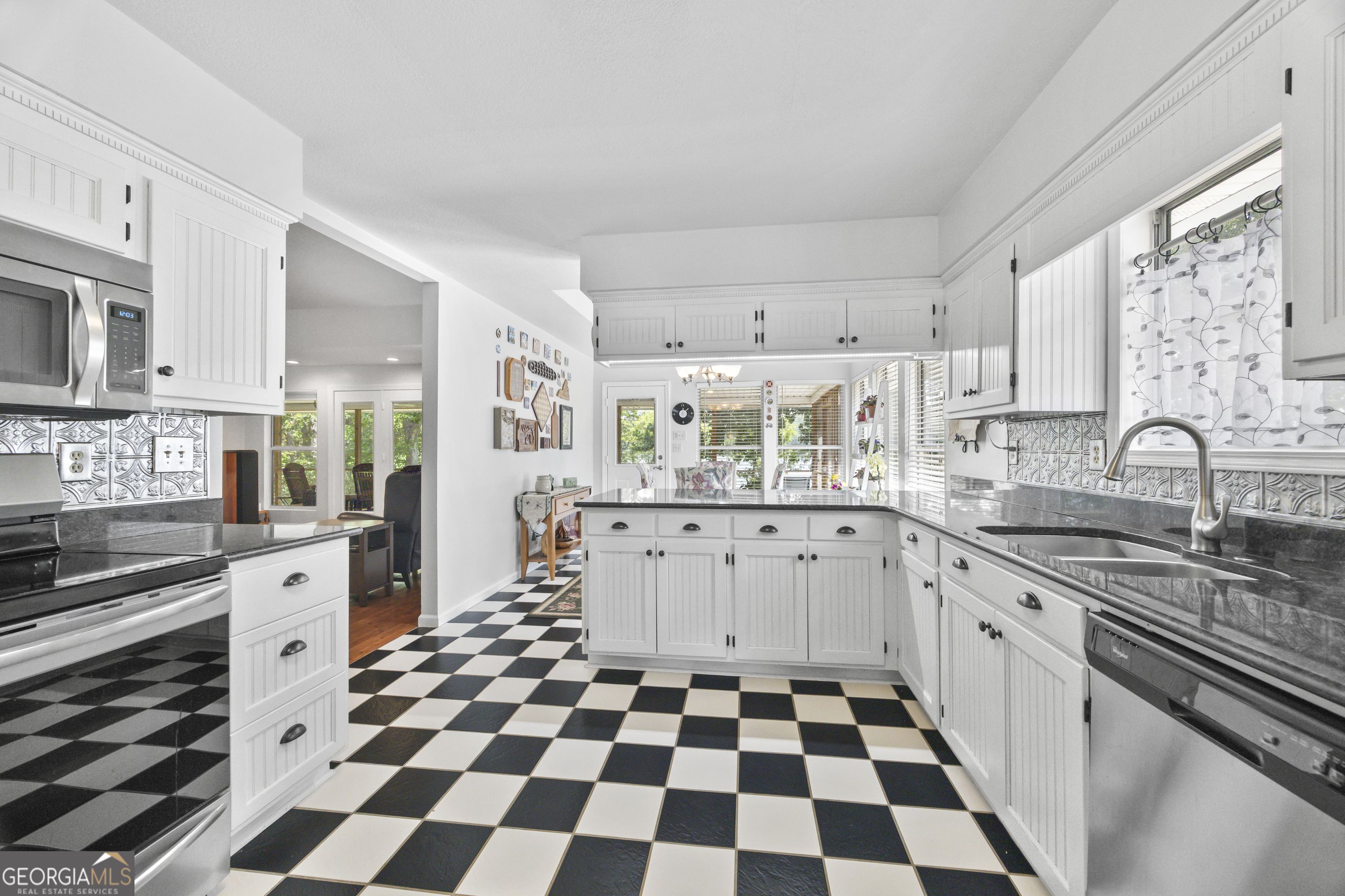 Toccoa, Georgia 30577, United States, 3 Bedrooms Bedrooms, ,3 BathroomsBathrooms,Residential,Active,174913