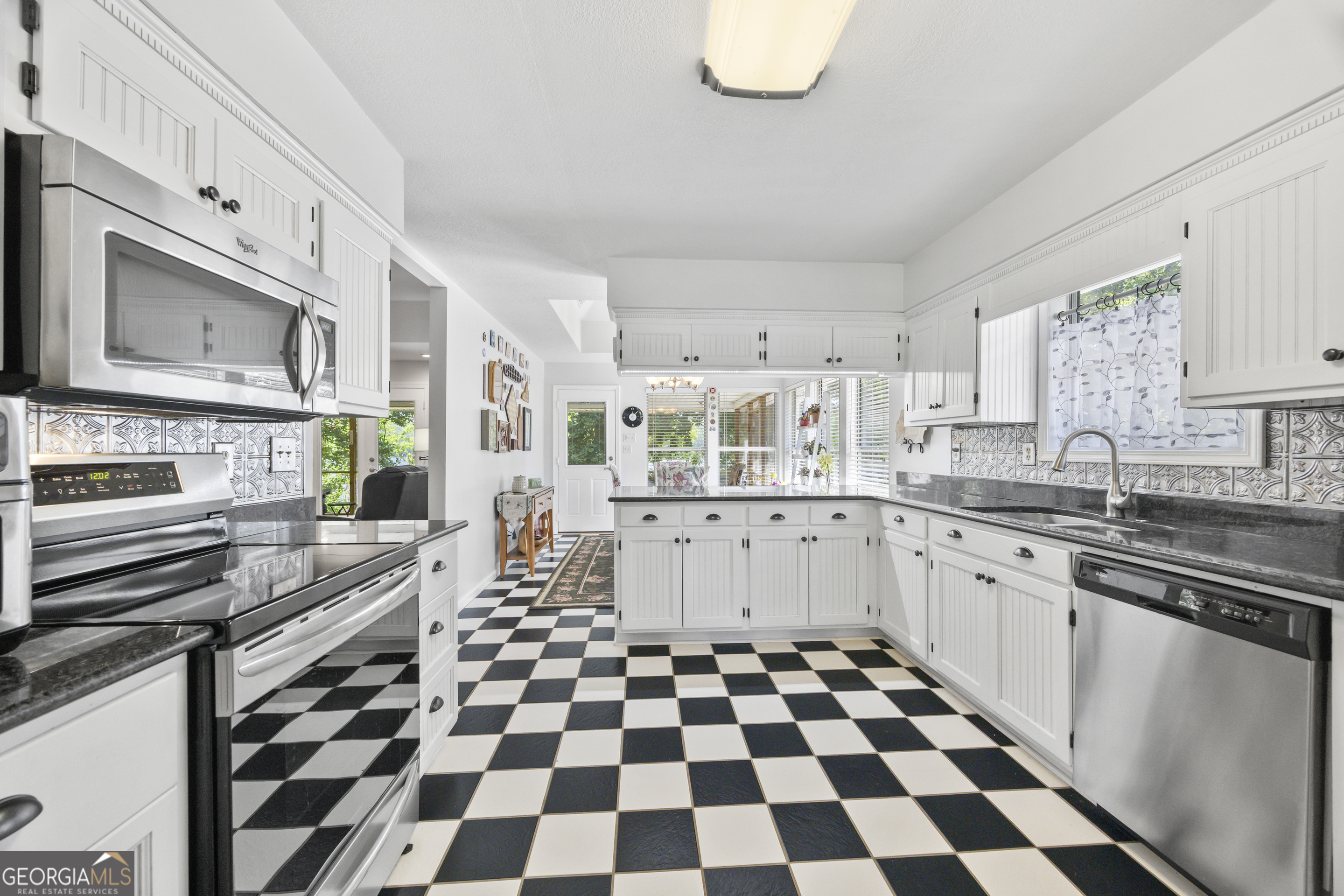 Toccoa, Georgia 30577, United States, 3 Bedrooms Bedrooms, ,3 BathroomsBathrooms,Residential,Active,174913