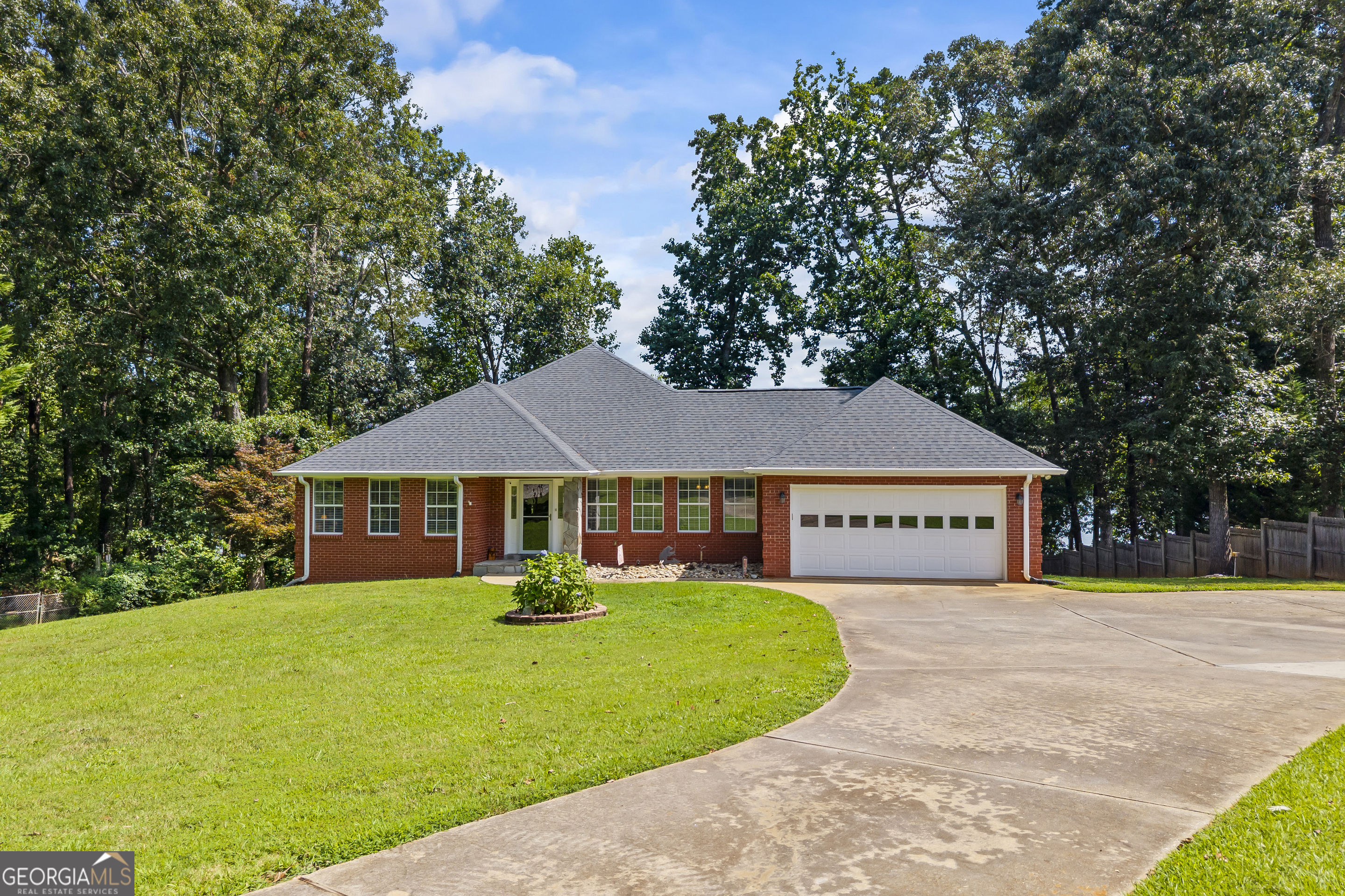 Toccoa, Georgia 30577, United States, 3 Bedrooms Bedrooms, ,3 BathroomsBathrooms,Residential,Active,174913