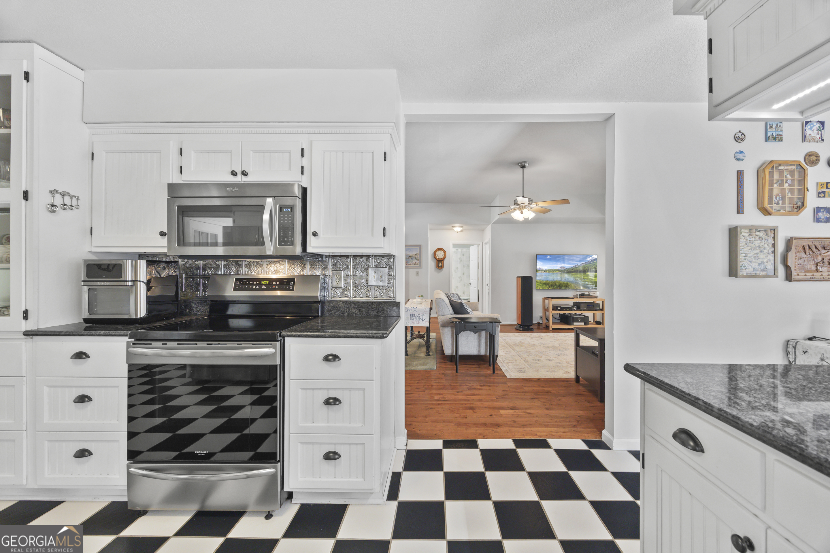 Toccoa, Georgia 30577, United States, 3 Bedrooms Bedrooms, ,3 BathroomsBathrooms,Residential,Active,174913