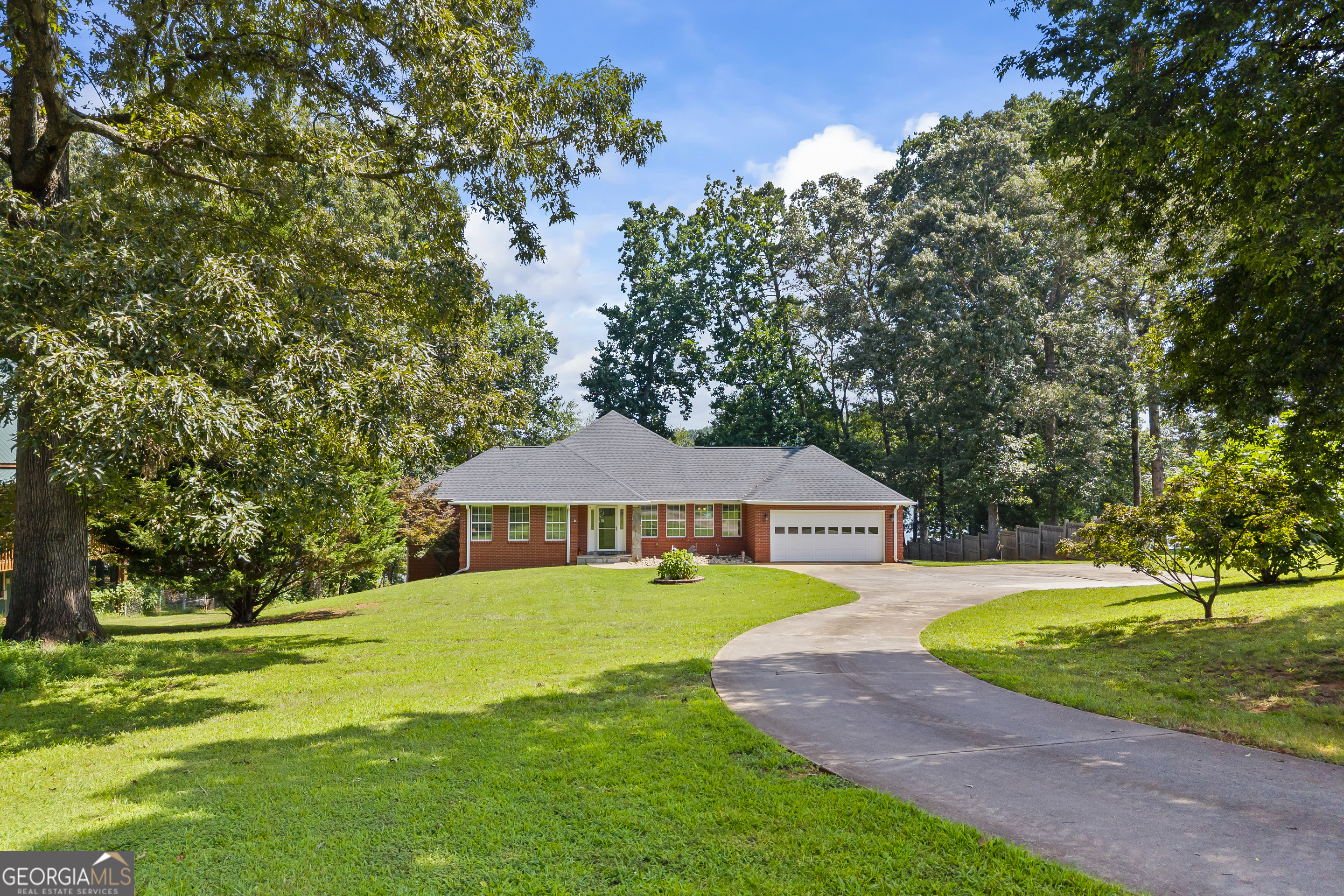 Toccoa, Georgia 30577, United States, 3 Bedrooms Bedrooms, ,3 BathroomsBathrooms,Residential,Active,174913