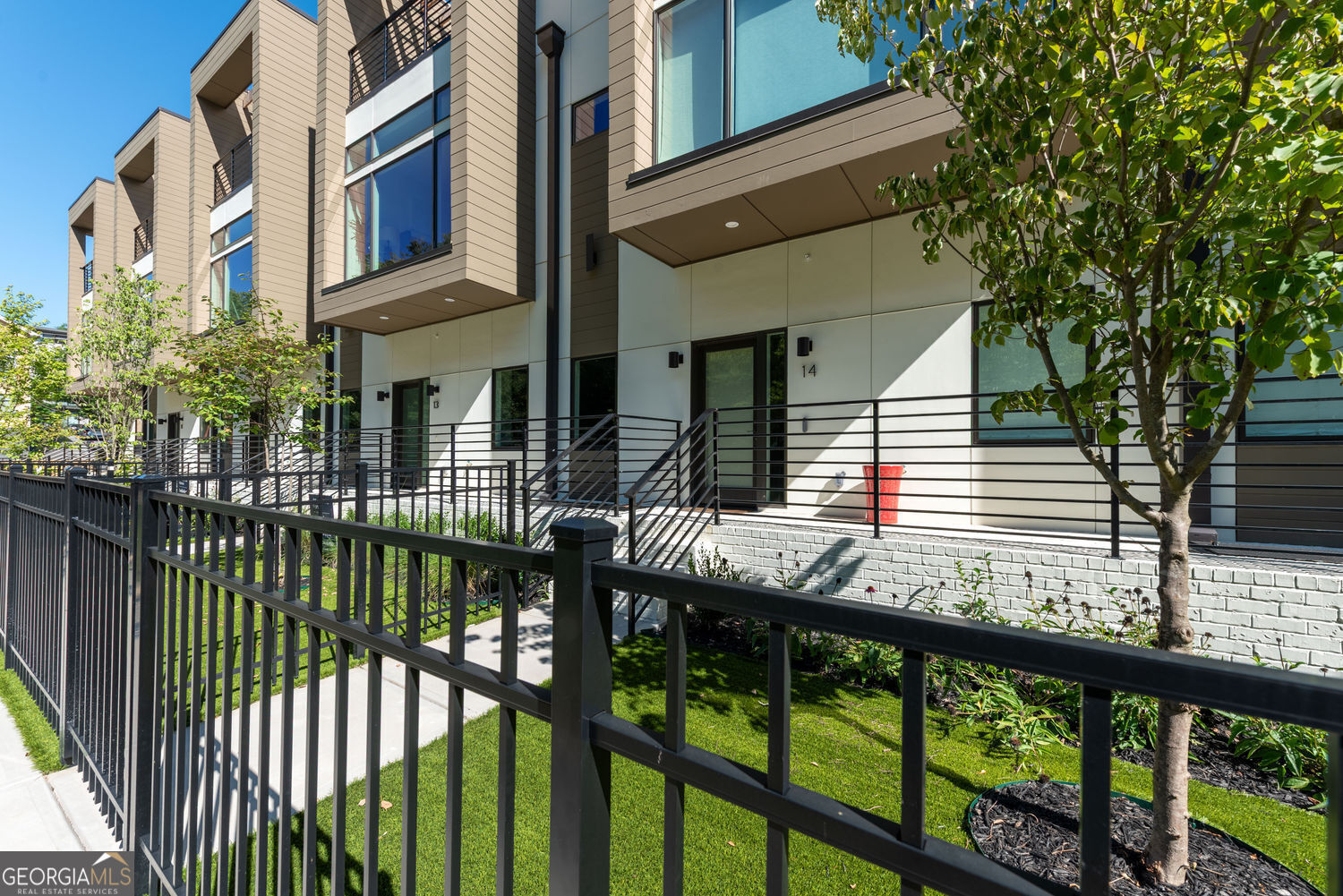 1099 North AVE NE 14