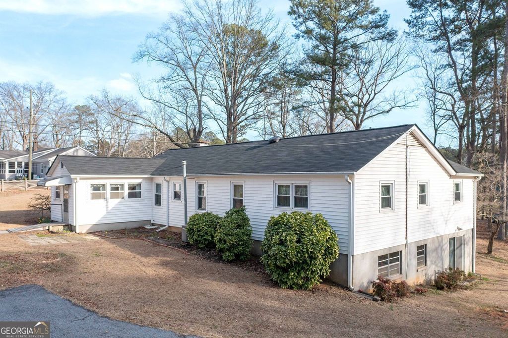 Photo of 437 SE Cooper Lake Road SE, Mableton, GA 30126 (MLS # 10705376)