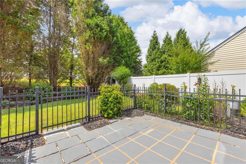 5520 Mountain Top PL