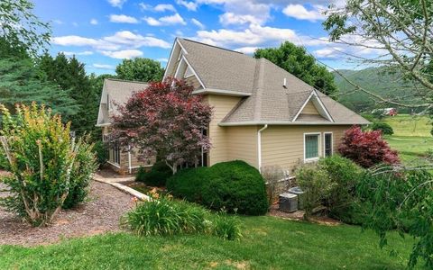 A home in Hayesville