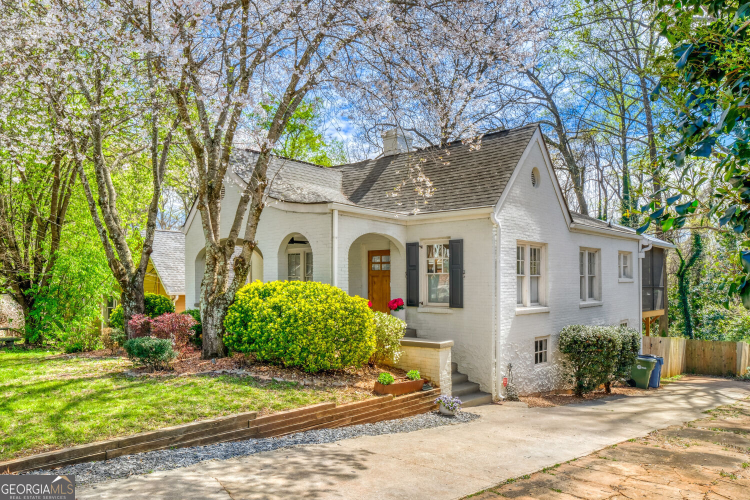 1049 Glenwood AVE SE