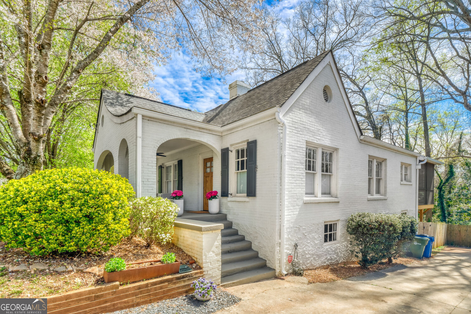 1049 Glenwood AVE SE