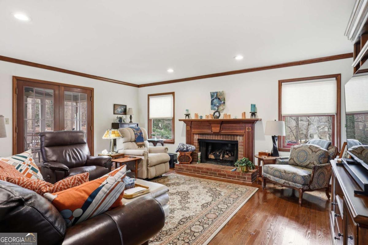 903 Chestnut Hill RD SW