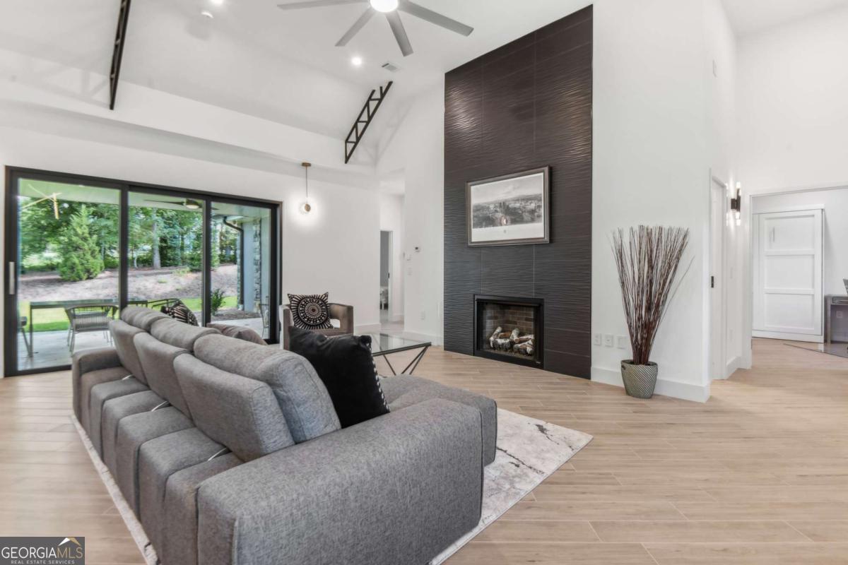 40 Red Oak CIR