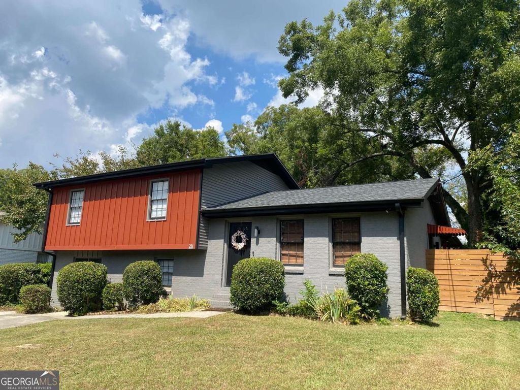 Photo of 231 NE Fowler Circle NE, Marietta, GA 30060 (MLS # 10705554)