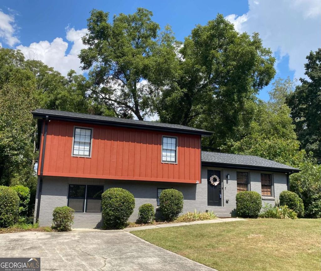 Photo of 231 NE Fowler Circle NE, Marietta, GA 30060 (MLS # 10705554)