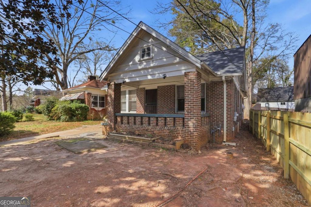 Photo of 1535 Pineview Terrace SW, Atlanta, GA 30311 (MLS # 10710265)