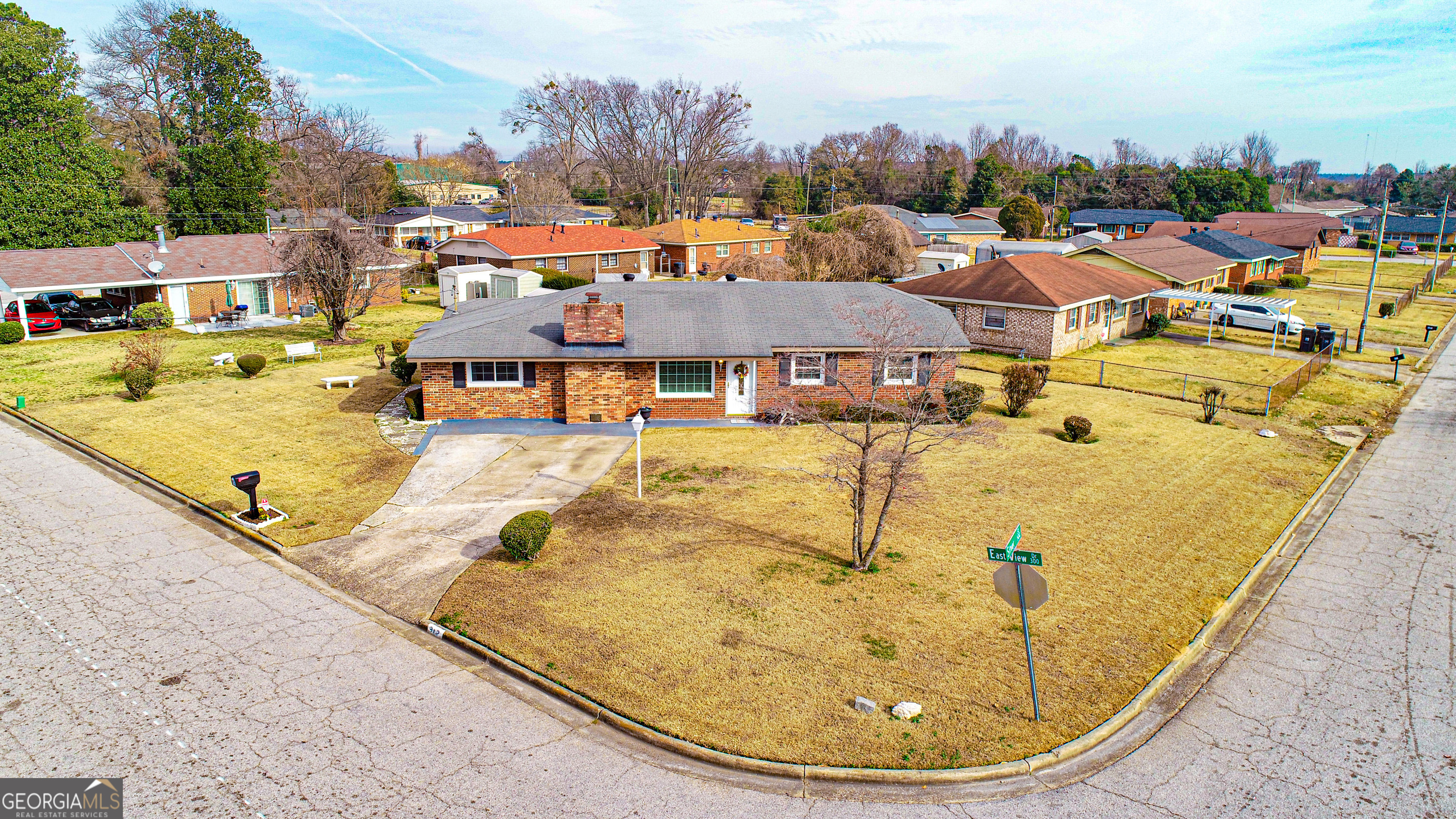 312 E View DR