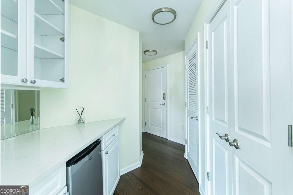 Photo of 3040 Peachtree Rd #1003, Atlanta, GA 30305 (MLS # 10684599)