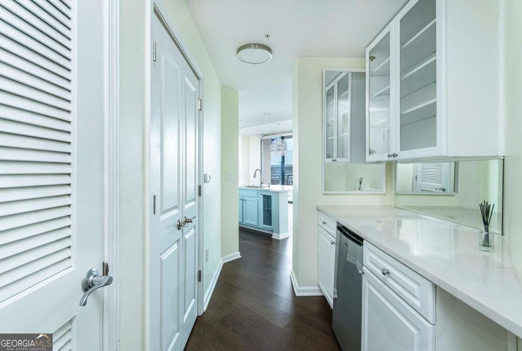 Photo of 3040 Peachtree Rd #1003, Atlanta, GA 30305 (MLS # 10684599)