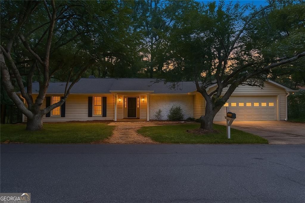 Photo of 160 Boxelder Lane, Roswell, GA 30076 (MLS # 10756095)