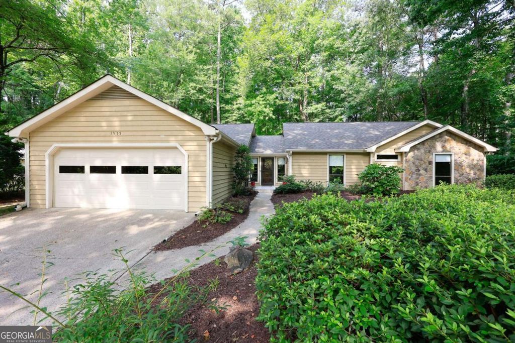 Photo of 1955 Hitching Post Lane, Marietta, GA 30068 (MLS # 10797218)