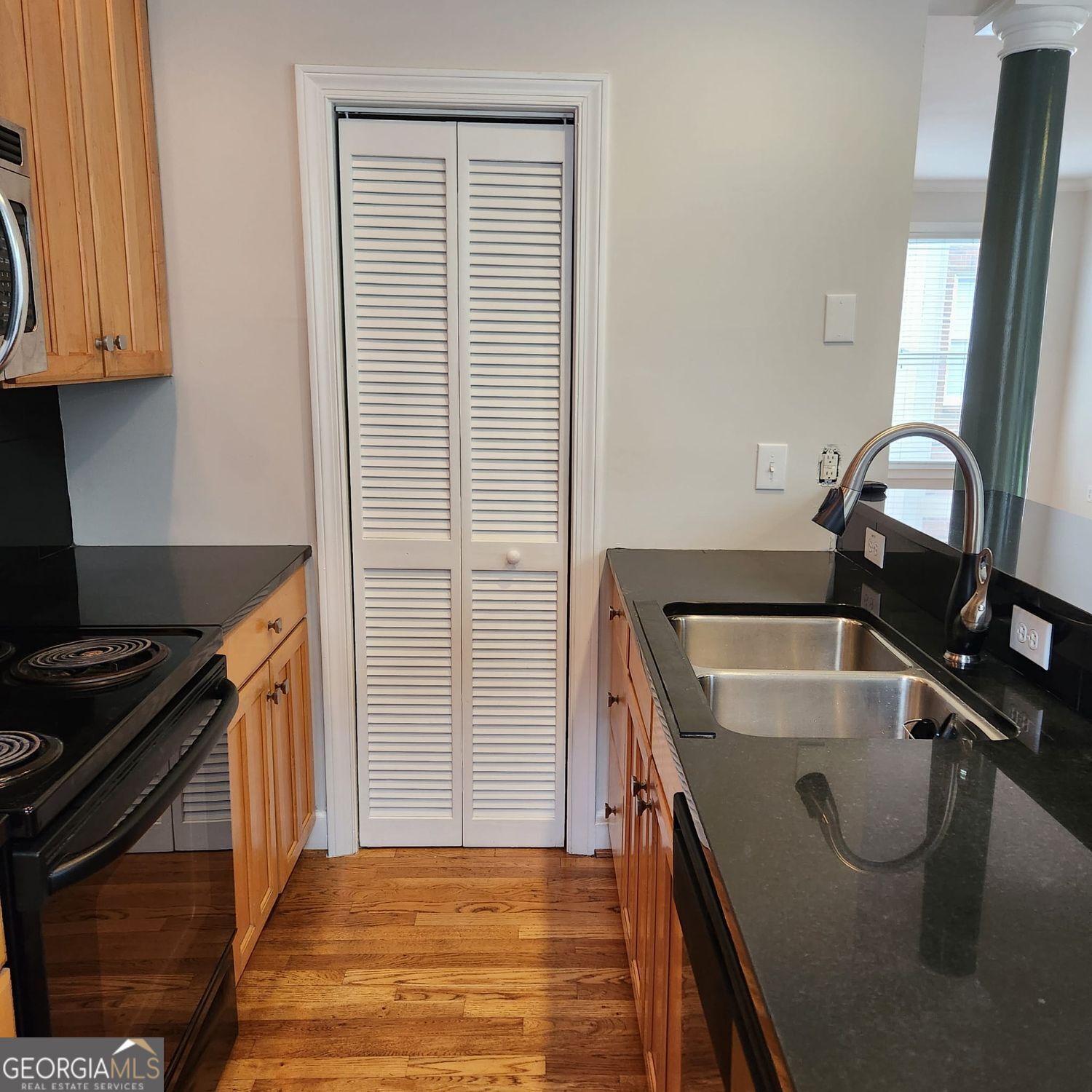 Atlanta, Georgia 30306, United States, 3 Bedrooms Bedrooms, ,4 BathroomsBathrooms,Residential,Active,228835