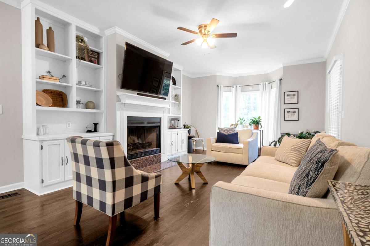 180 Paula DR