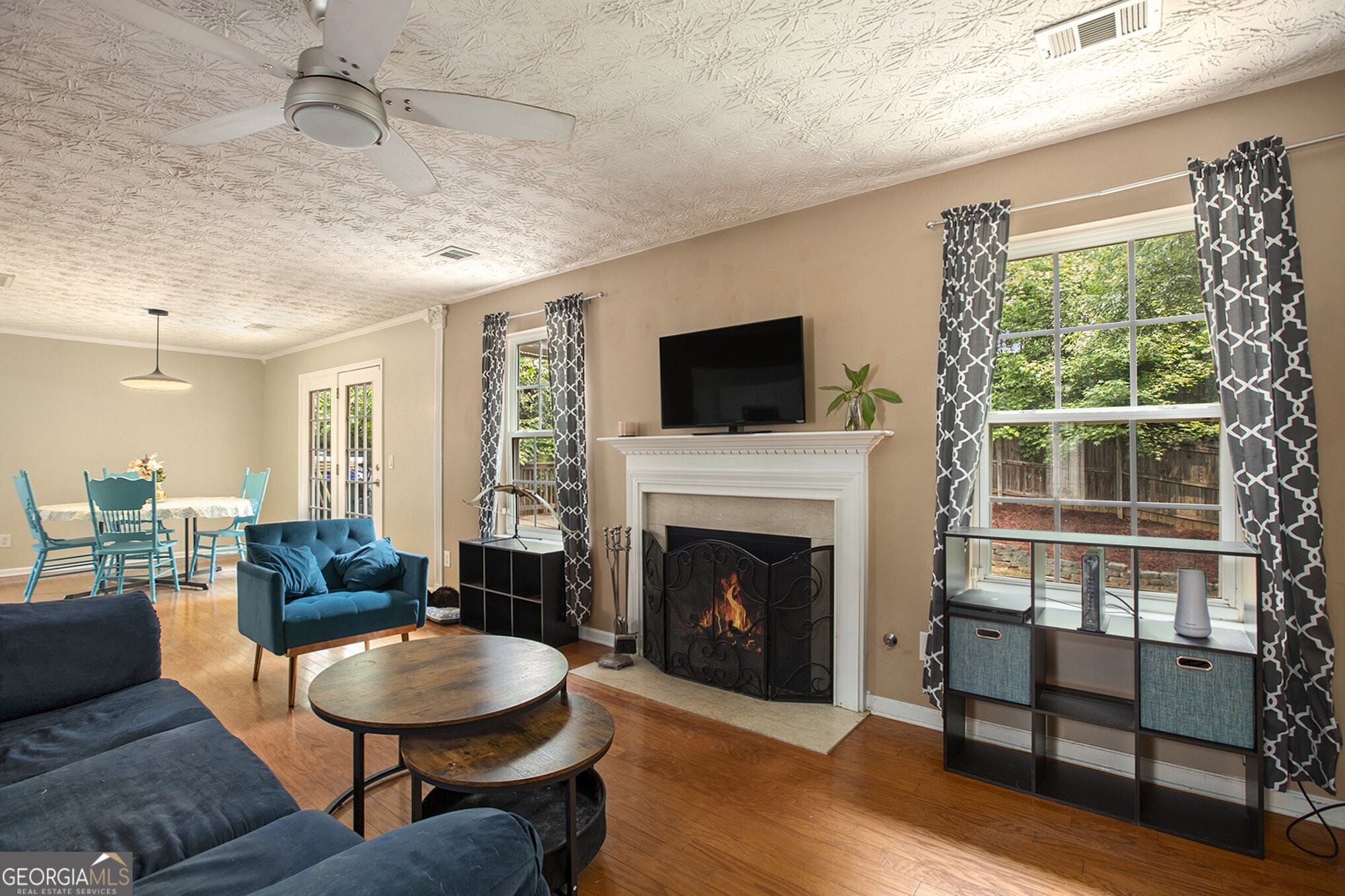 325 Meadows LN
