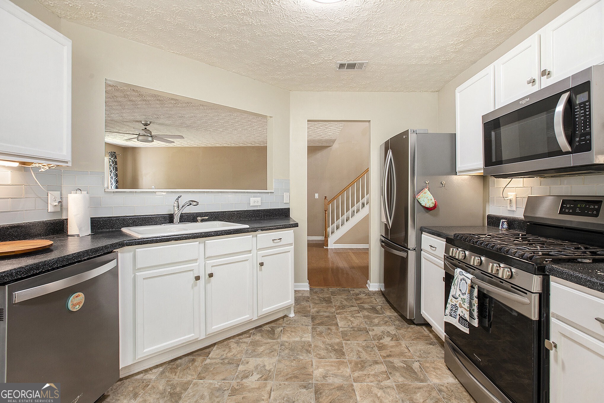 325 Meadows LN