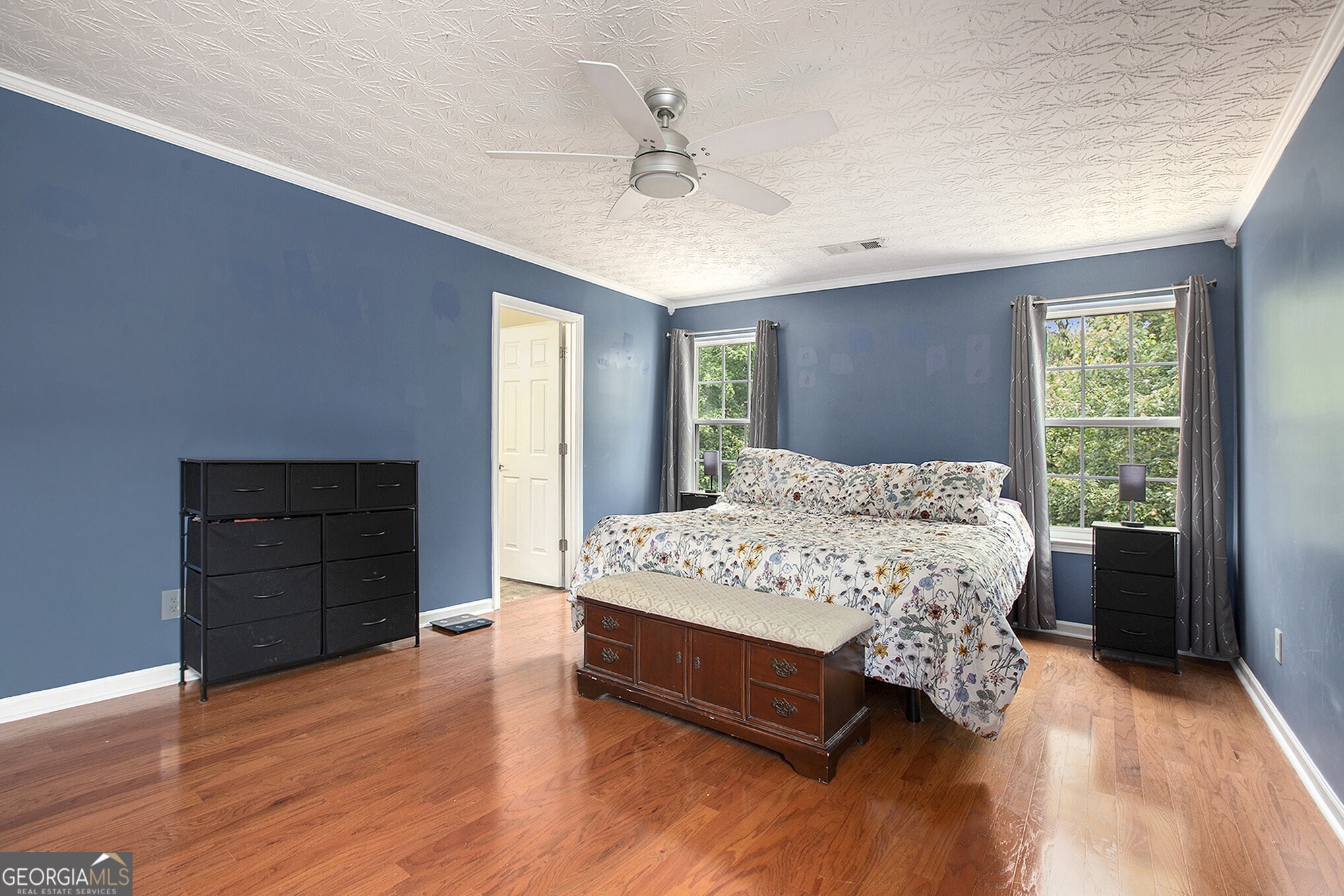 325 Meadows LN