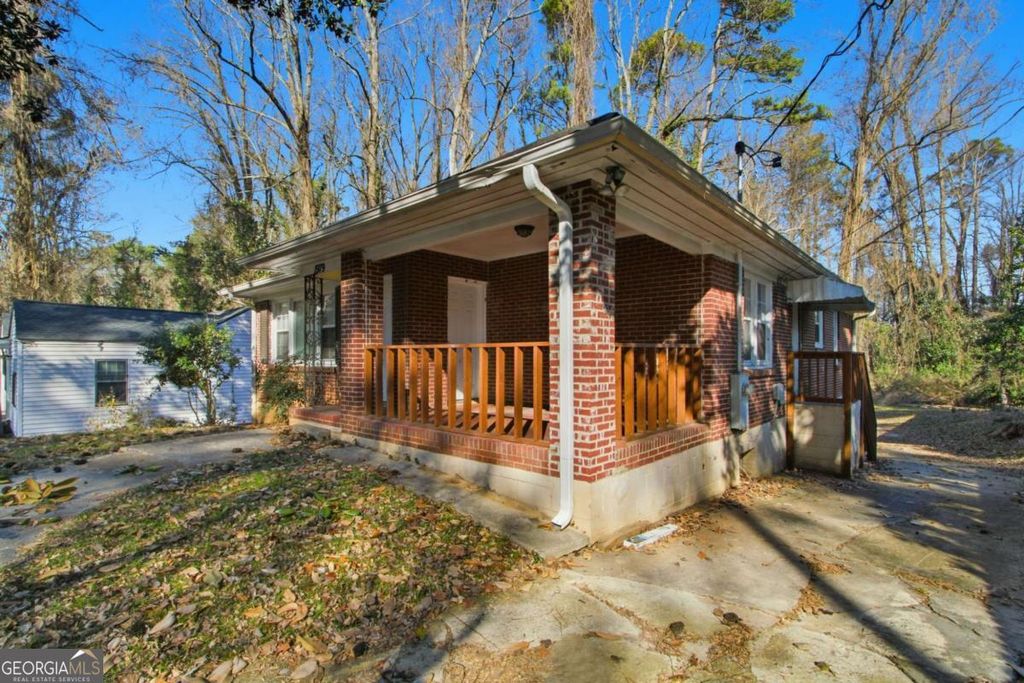 Photo of 1979 Cascade Road SW, Atlanta, GA 30311 (MLS # 10690815)