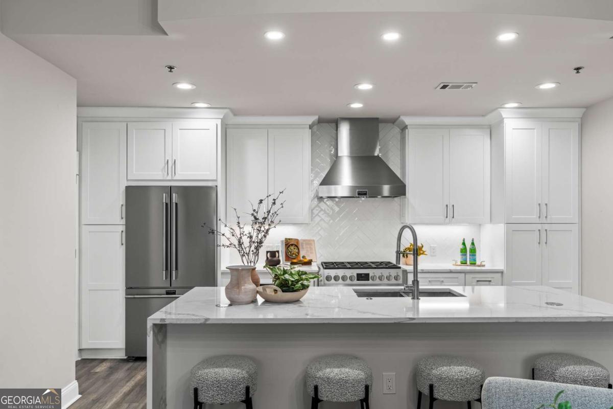 270 17th ST NW 3905