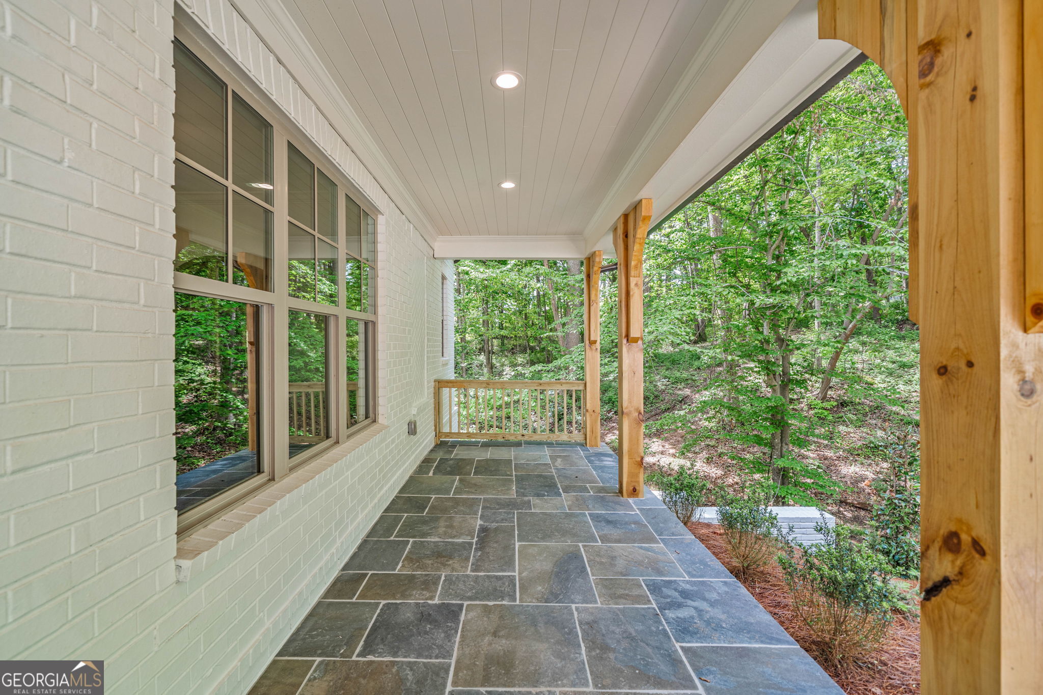 2585 Hickory RD
