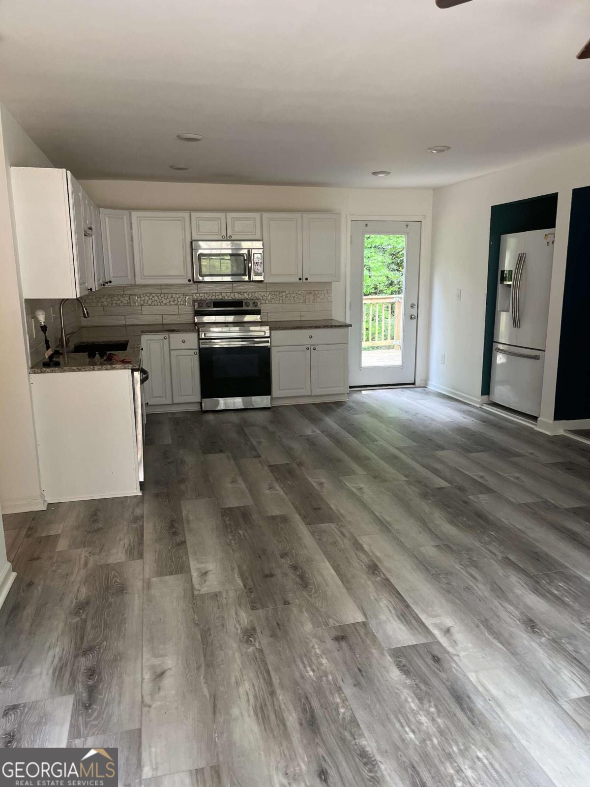 755 Cascade DR