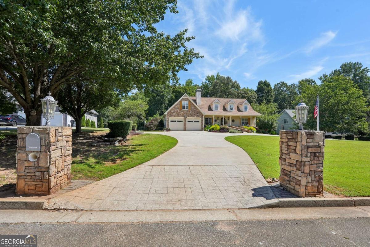 5492 Twin Oak DR
