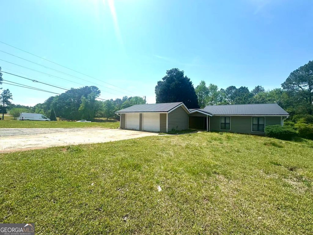 Photo of 100 Lakeview Lane, Fayetteville, GA 30214 (MLS # 10728165)