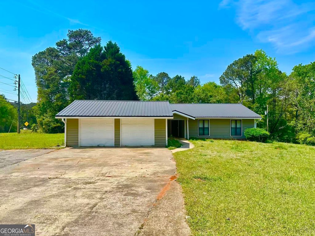 Photo of 100 Lakeview Lane, Fayetteville, GA 30214 (MLS # 10728165)