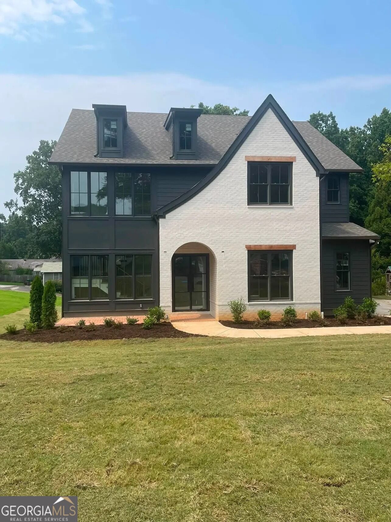 880 Austin Dr