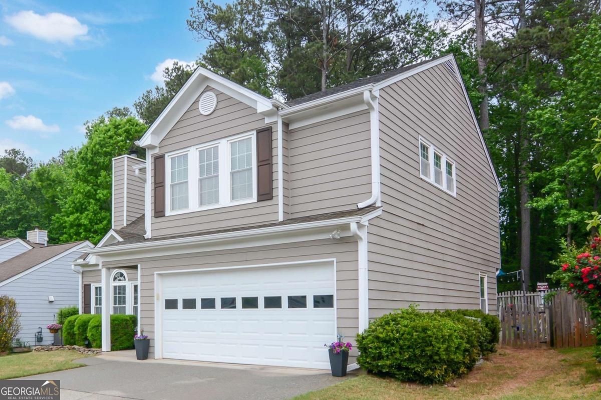 3381 Grovewood LN