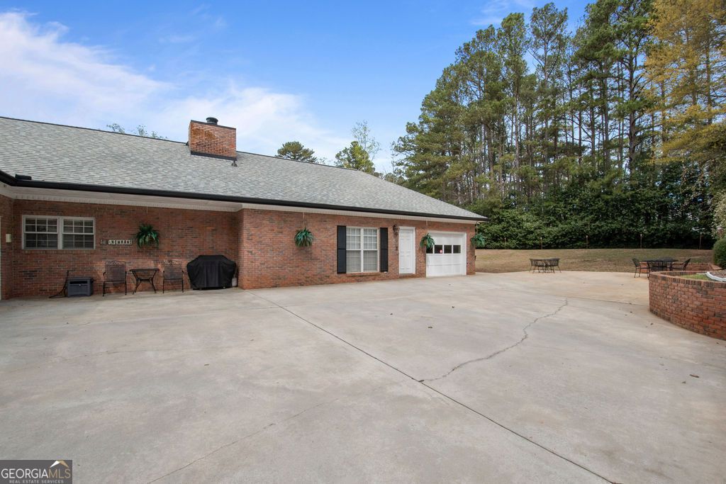 Photo of 160 Victoria Drive, Fayetteville, GA 30214 (MLS # 10741992)