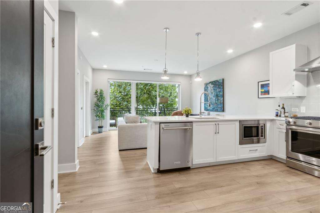 22 Airline ST NE 204