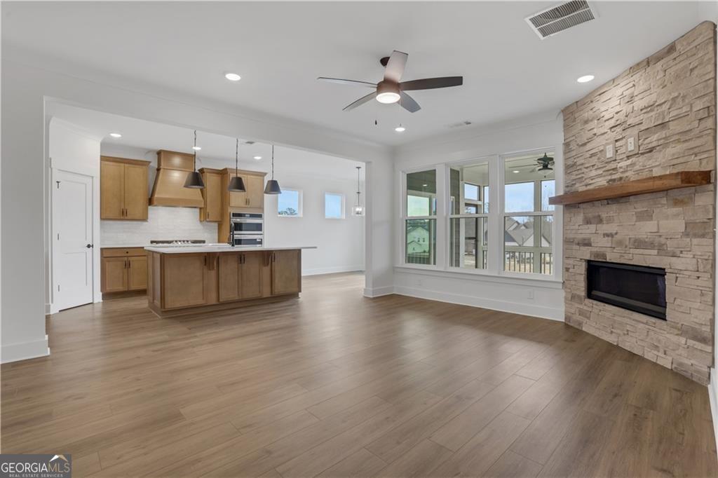 160 Coffee LN