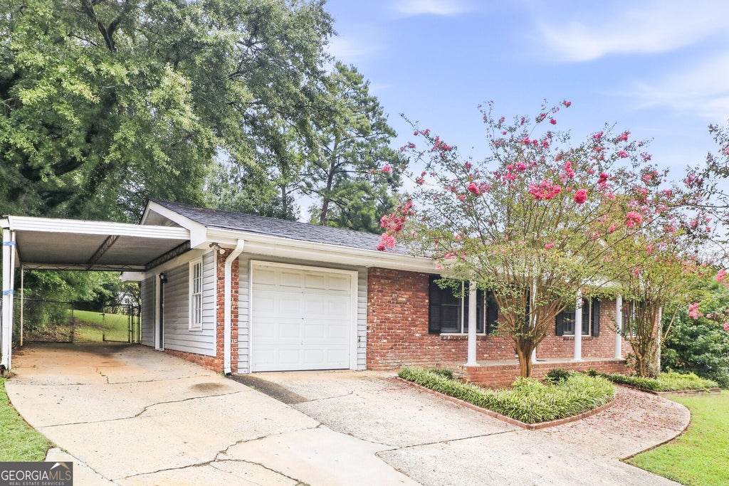 Photo of 2321 Hollyridge Drive SW, Marietta, GA 30060 (MLS # 10841943)