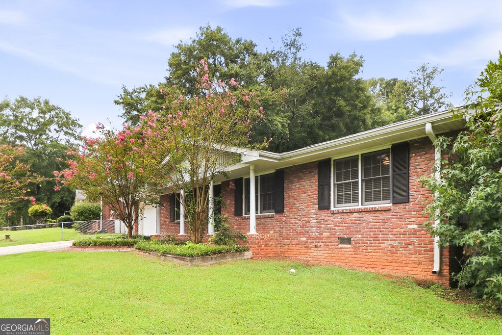 Photo of 2321 Hollyridge Drive SW, Marietta, GA 30060 (MLS # 10841943)