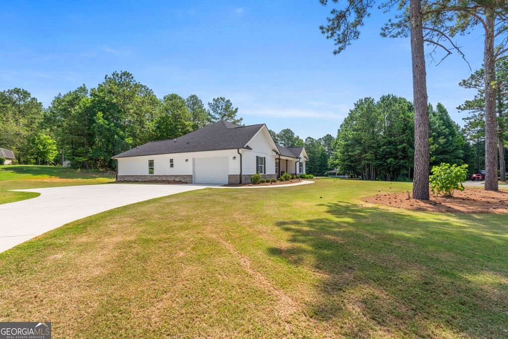 Photo of 103 McGinnis Glen, Barnesville, GA 30204 (MLS # 10688893)