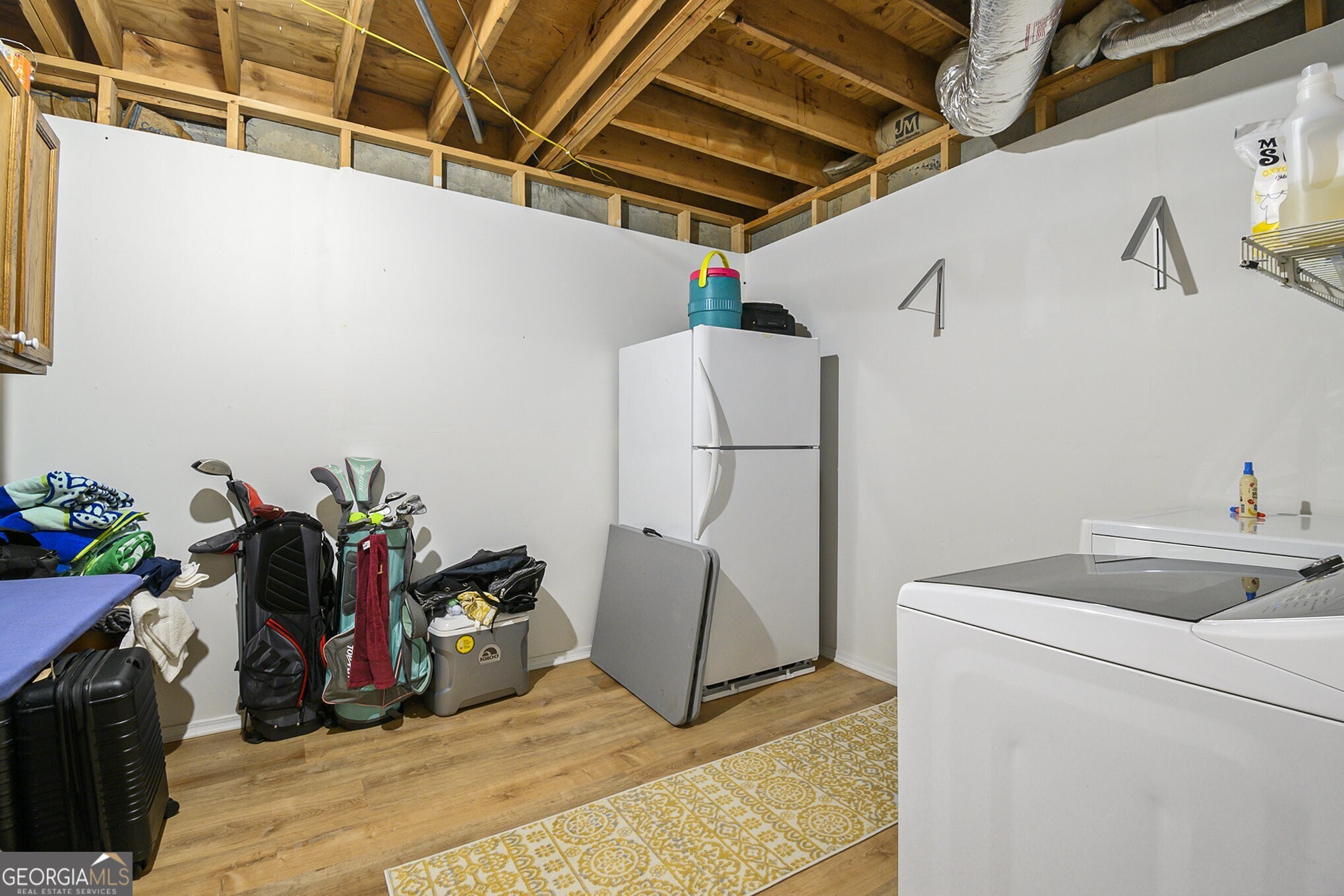 Atlanta, Georgia 30324, United States, 3 Bedrooms Bedrooms, ,3 BathroomsBathrooms,Residential,Pending,78359