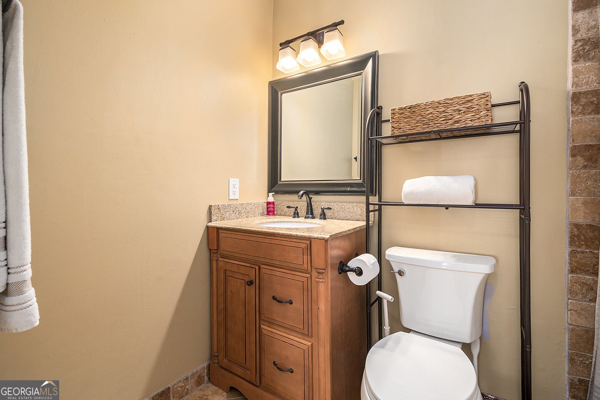 Atlanta, Georgia 30324, United States, 3 Bedrooms Bedrooms, ,3 BathroomsBathrooms,Residential,Pending,78359